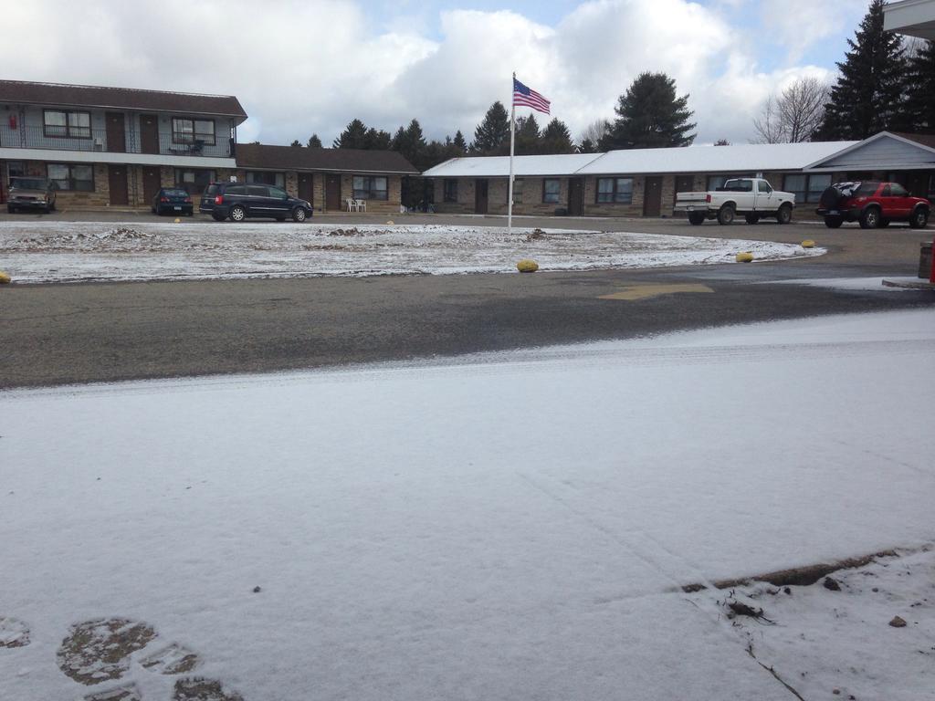 Timberly Motel Gaylord Exterior photo