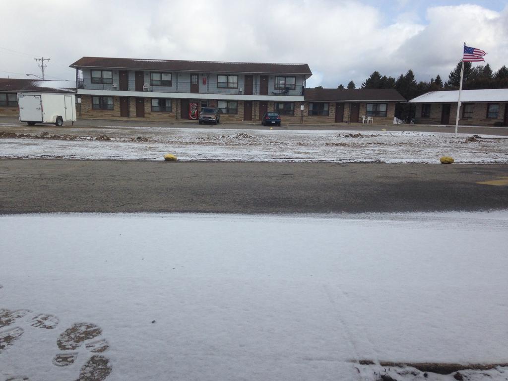 Timberly Motel Gaylord Exterior photo