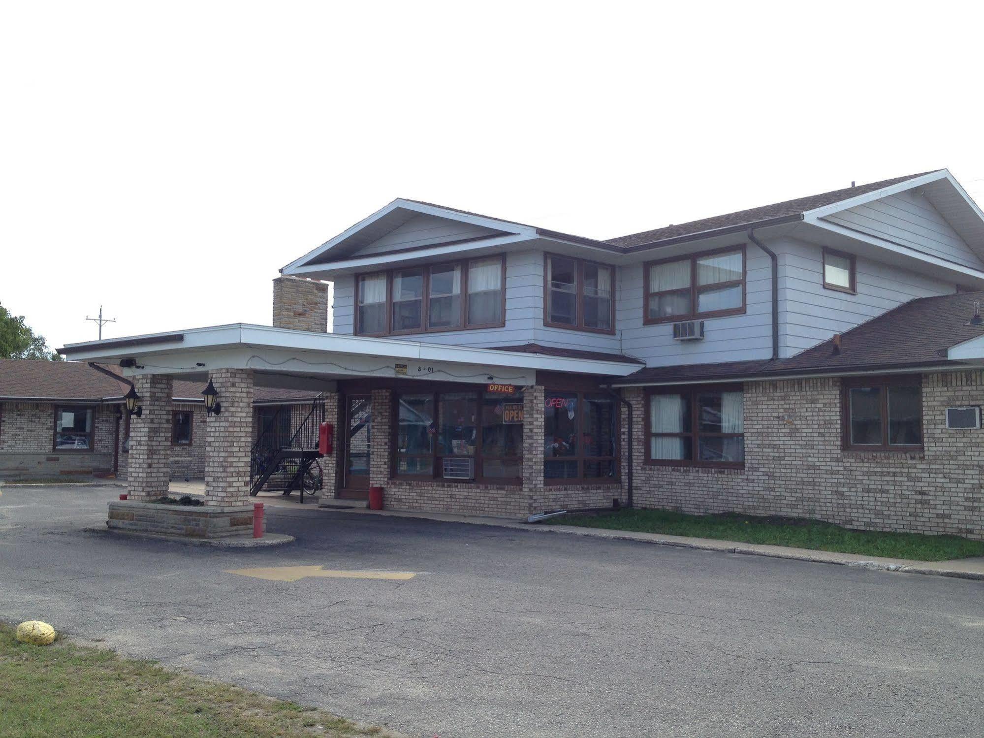 Timberly Motel Gaylord Exterior photo